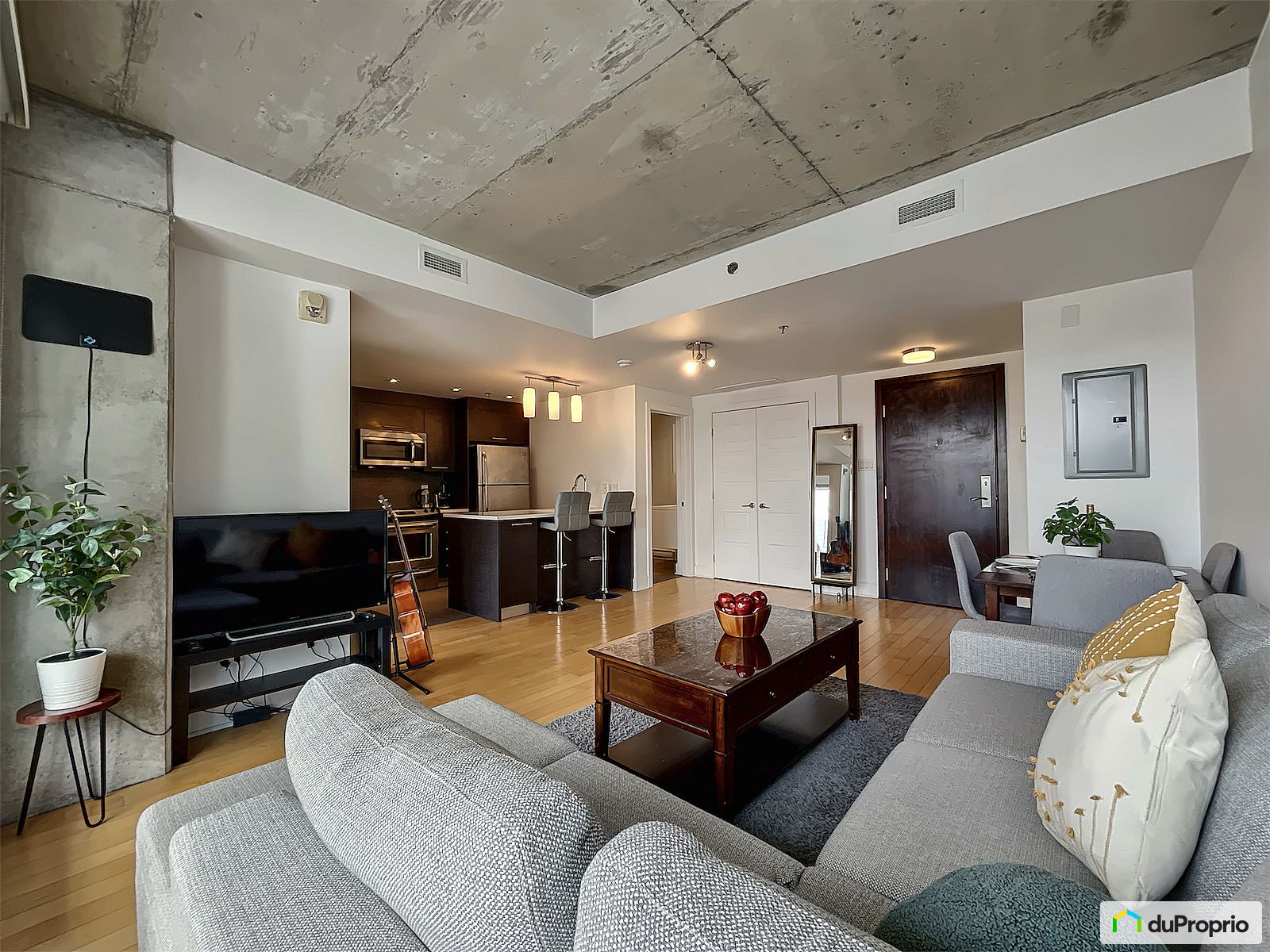 804 1045 Rue Wellington — photo 1