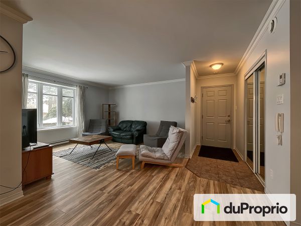Salon - 101-115, rue du Boulevard, La Prairie à vendre