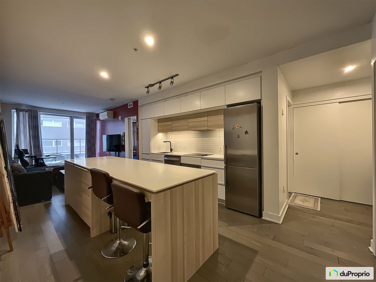 513 350 Rue Eleanor — photo 1