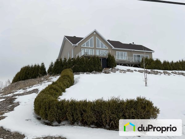 121-123, boulevard de l'Anse, Roberval for sale