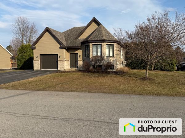 141, rue Desfossés, St-Ambroise-De-Kildare à vendre