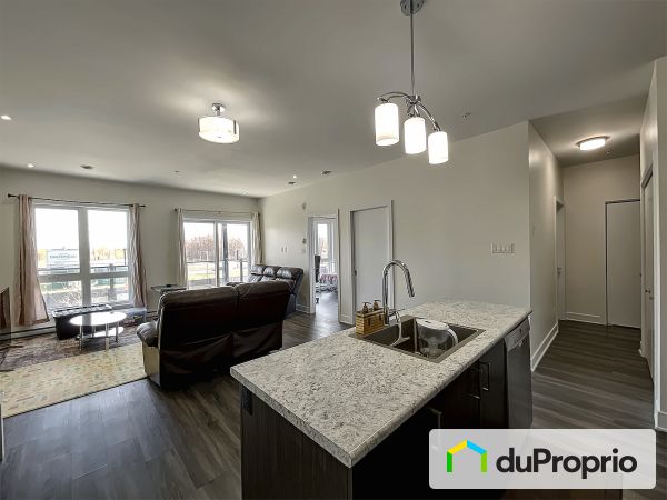 204-3630, rue Roland-Marquette, Longueuil (St-Hubert) à vendre