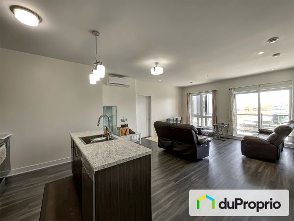 204-3630, rue Roland-Marquette, Longueuil (St-Hubert) à vendre
