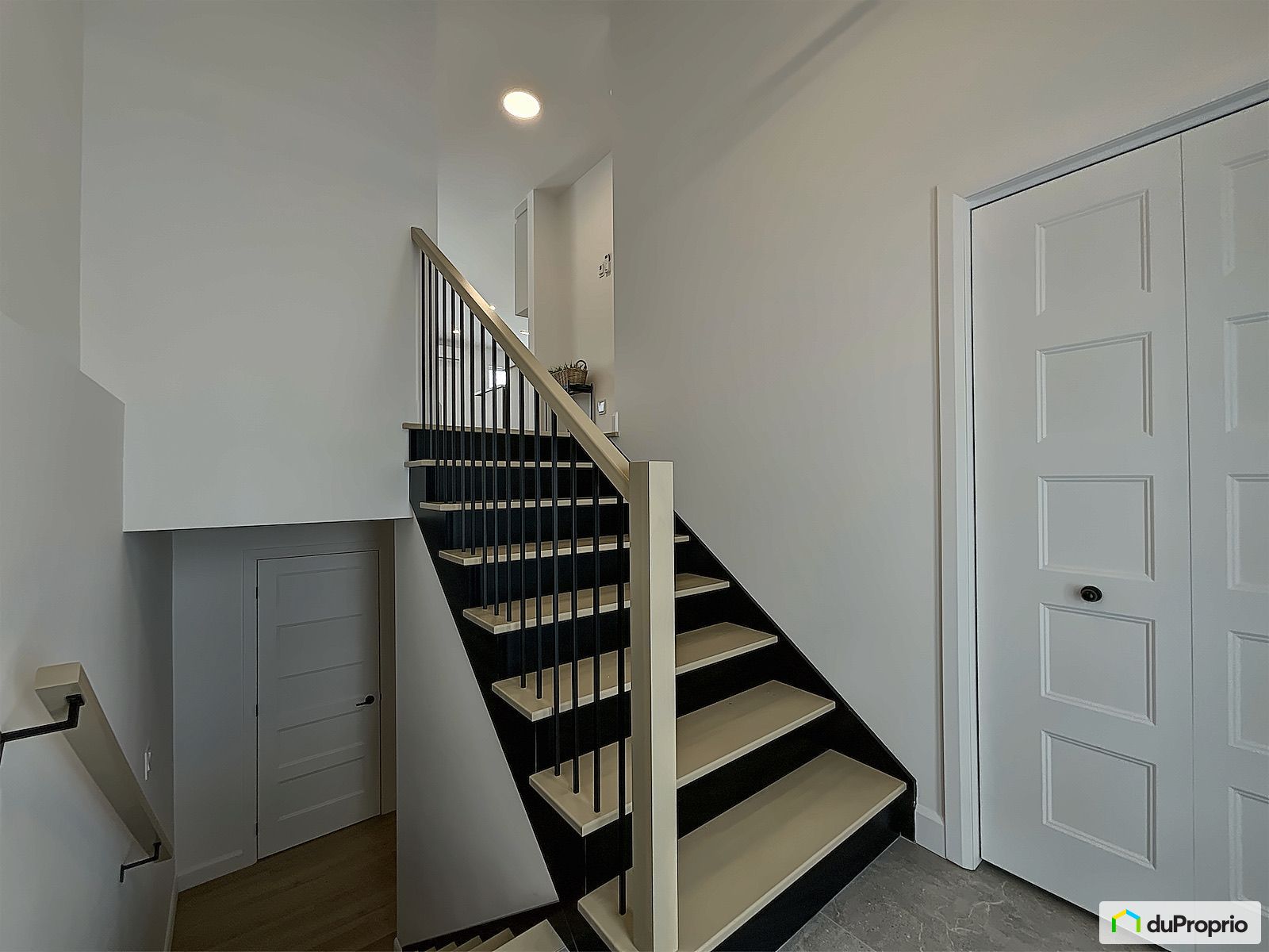 171 6E Avenue — photo 2