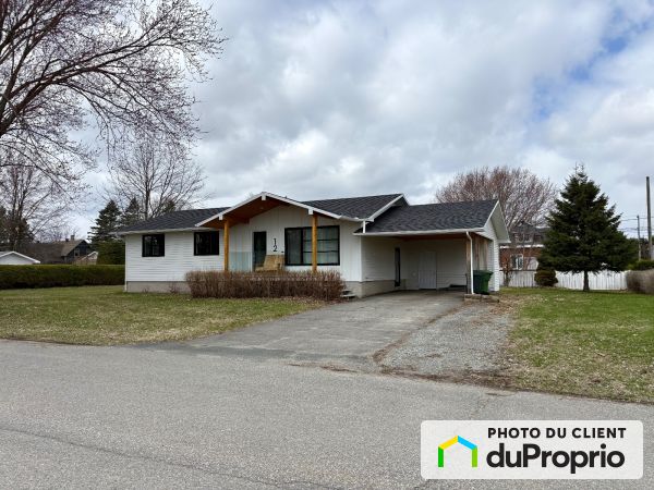 12 1re Avenue, Warwick for sale