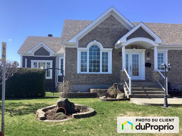160 rue des Marguerites Est, Farnham for sale