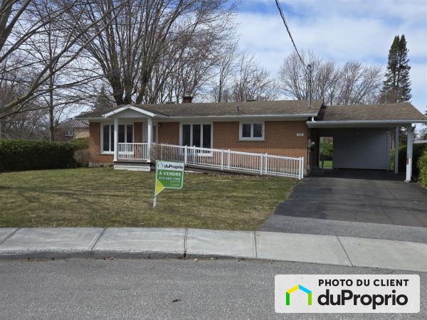 906 rue Desnoyers, Farnham for sale