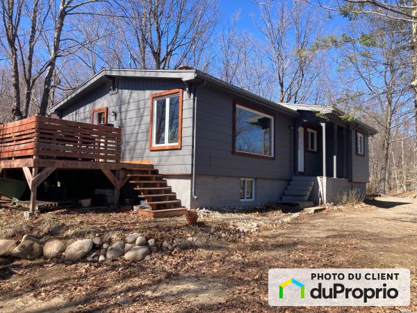 1774 rue Pierre-Péladeau, Ste-Adèle for sale
