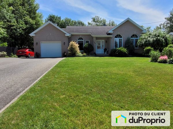 1380 rue du Rocher, St-Valérien-De-Milton for sale