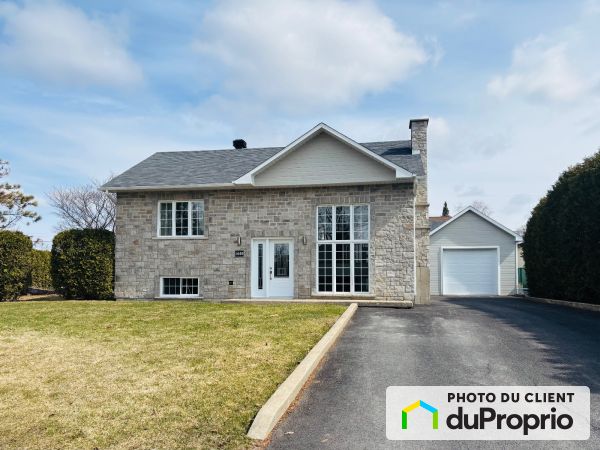 1449 Rue René-Poupart, Carignan for sale