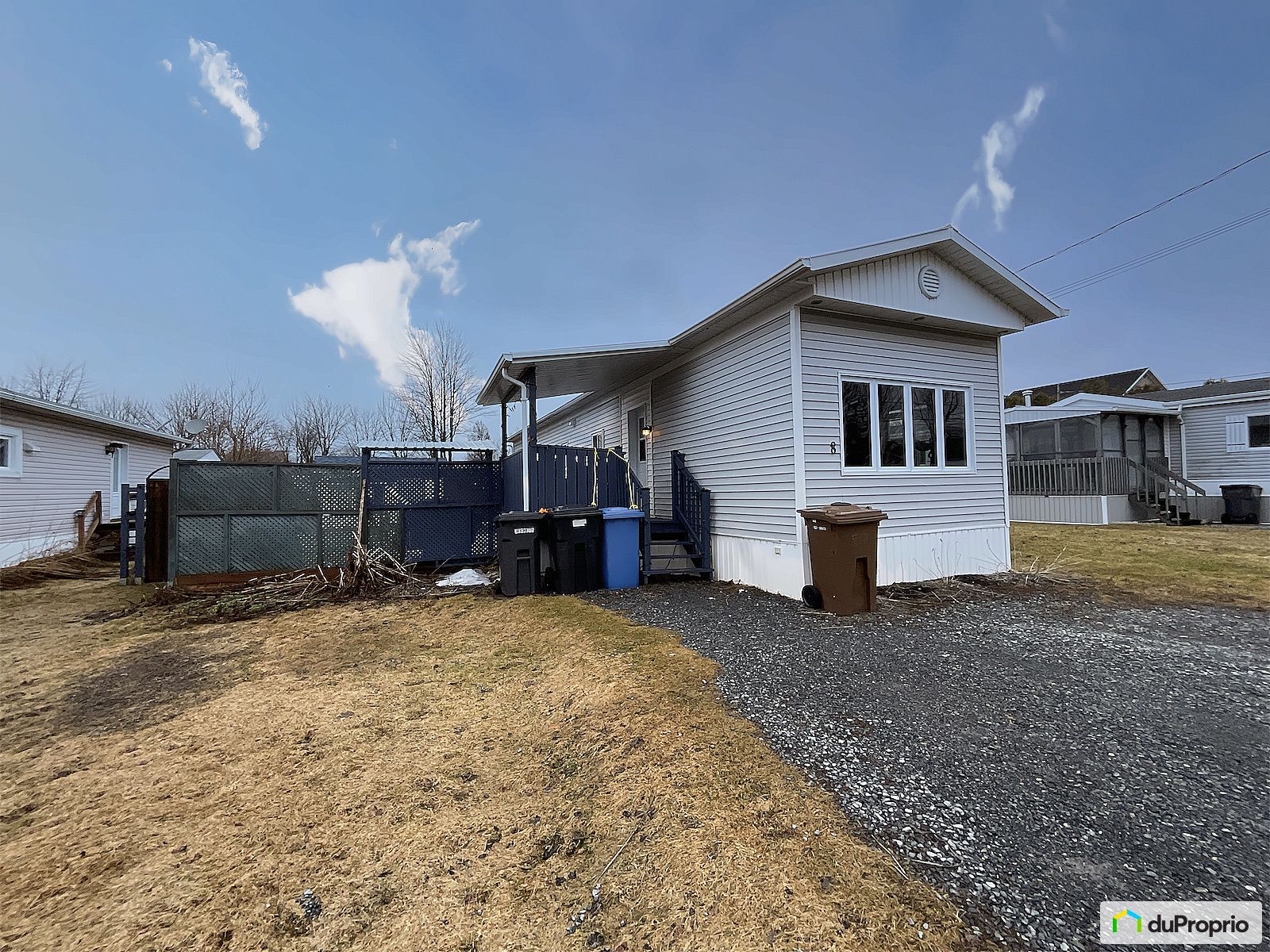 8 1633 Rue Principale — photo 2