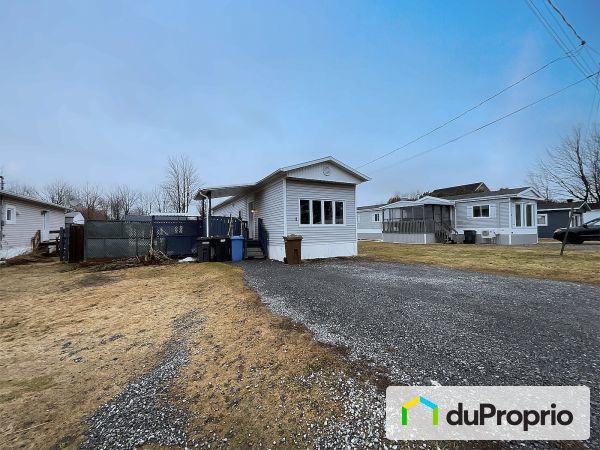 8-1633 rue Principale, Granby for sale