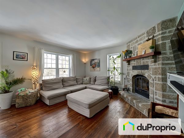 Salon - 744, chemin de Kilkenny, St-Hippolyte à vendre