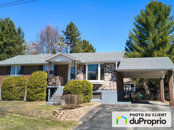 1065-1067 rue Trudeau, Mont-Tremblant for sale