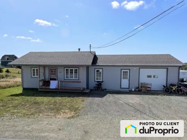 17 chemin le Pré, Iles-de-la-Madeleine (L'Étang-du-Nord) for sale