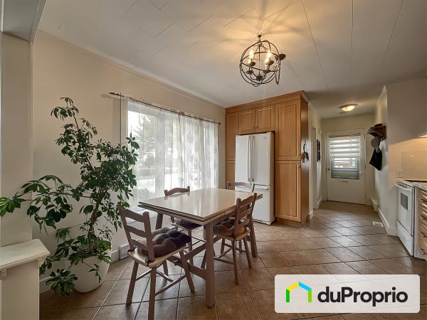 Dining Room - 8-8A, rue du Couvent, St-Guillaume for sale