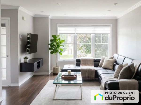 Salon - 5510, rue Charpentier, Brossard à vendre