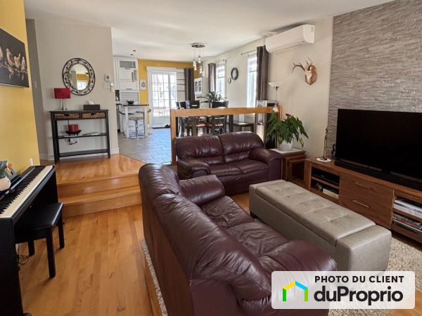 Living / Dining Room - 124 rue de la Vérendrye, Sept-Iles for sale