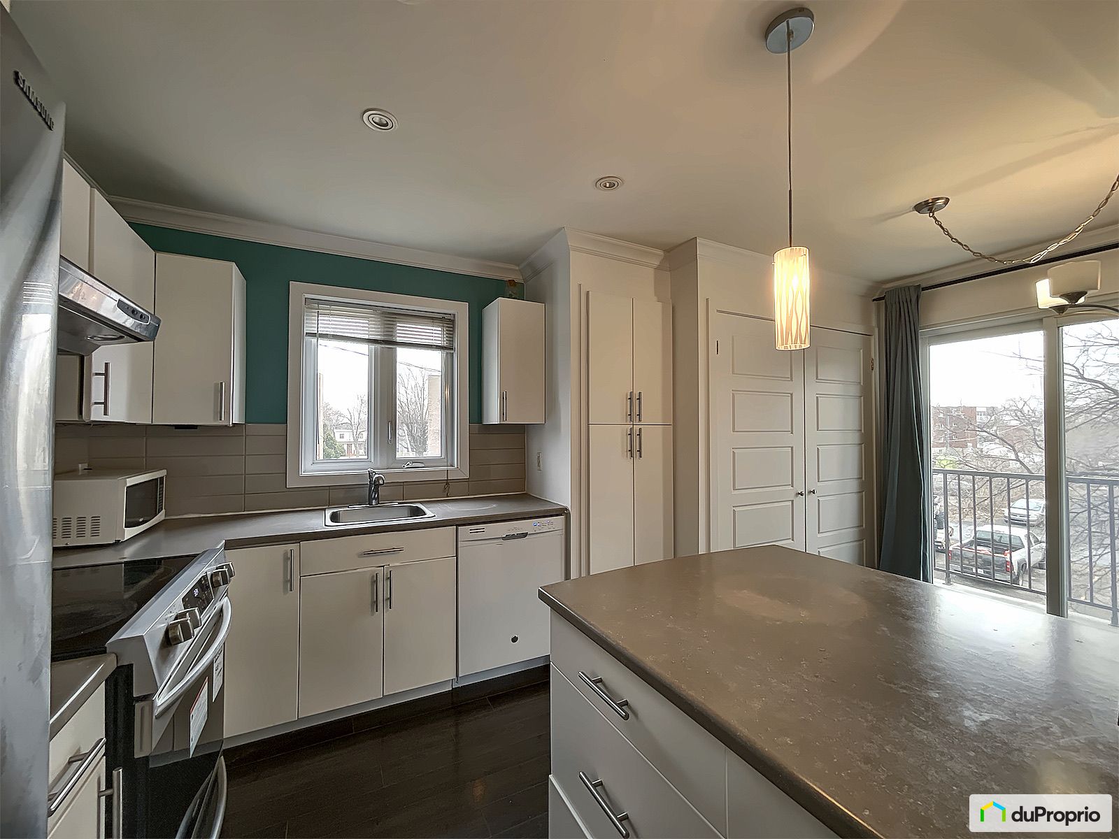 302 838 Rue Fabre — photo 3