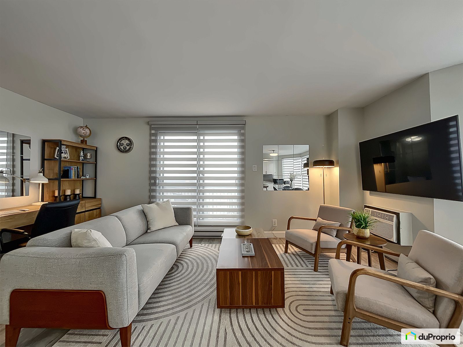 803 240 Boulevard Maisonneuve — photo 3