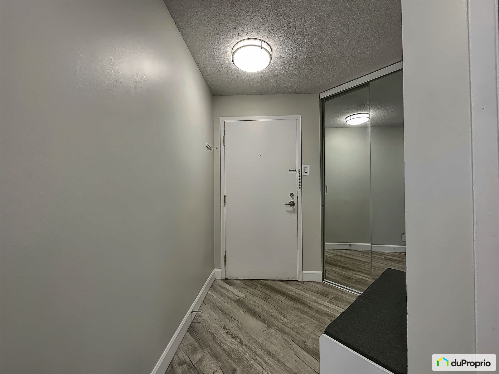 803 240 Boulevard Maisonneuve — photo 2