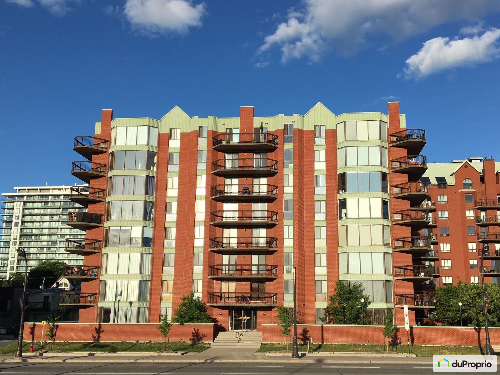 803 240 Boulevard Maisonneuve — photo 1