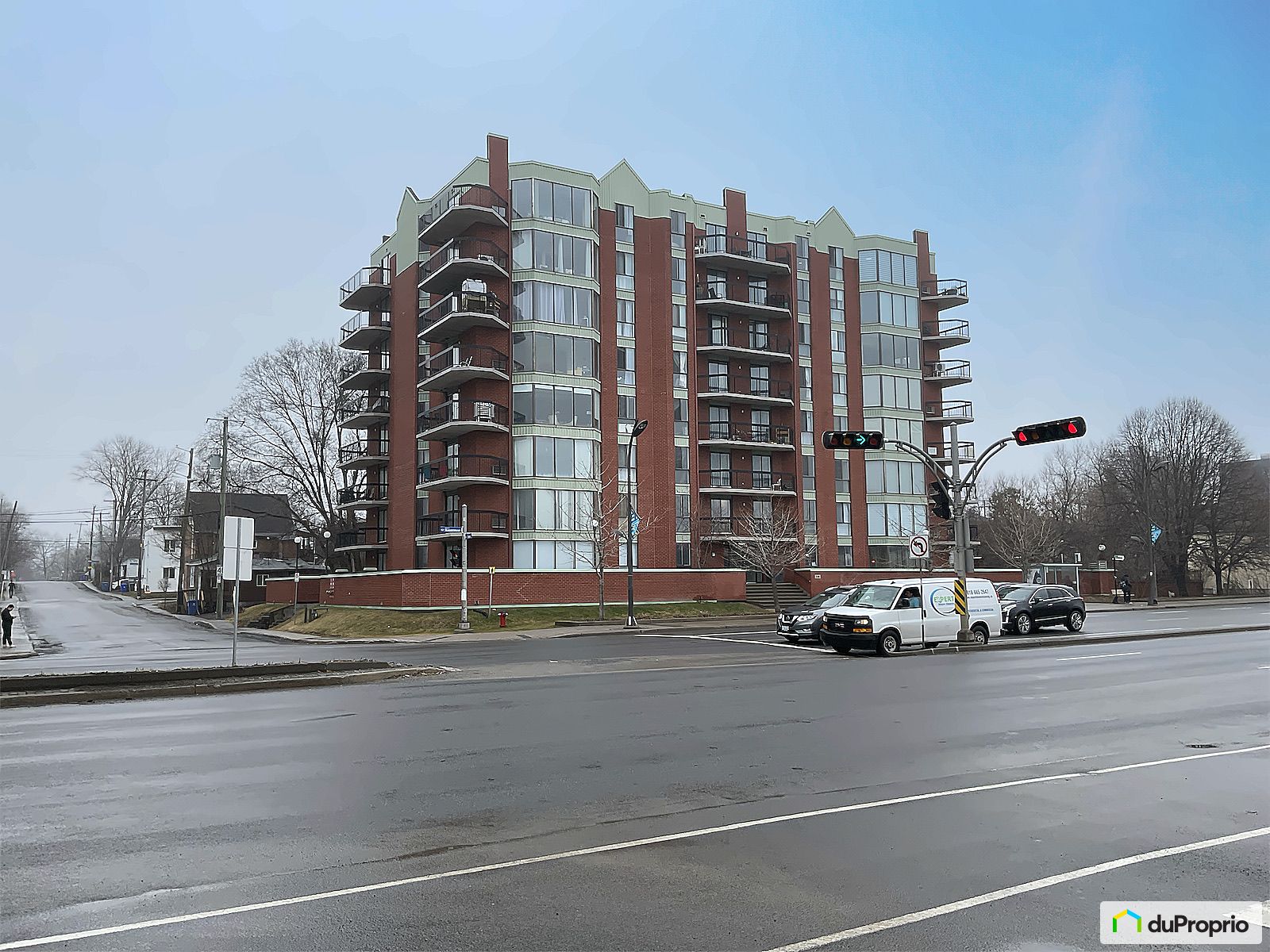 103 240 Boulevard Maisonneuve — photo 1