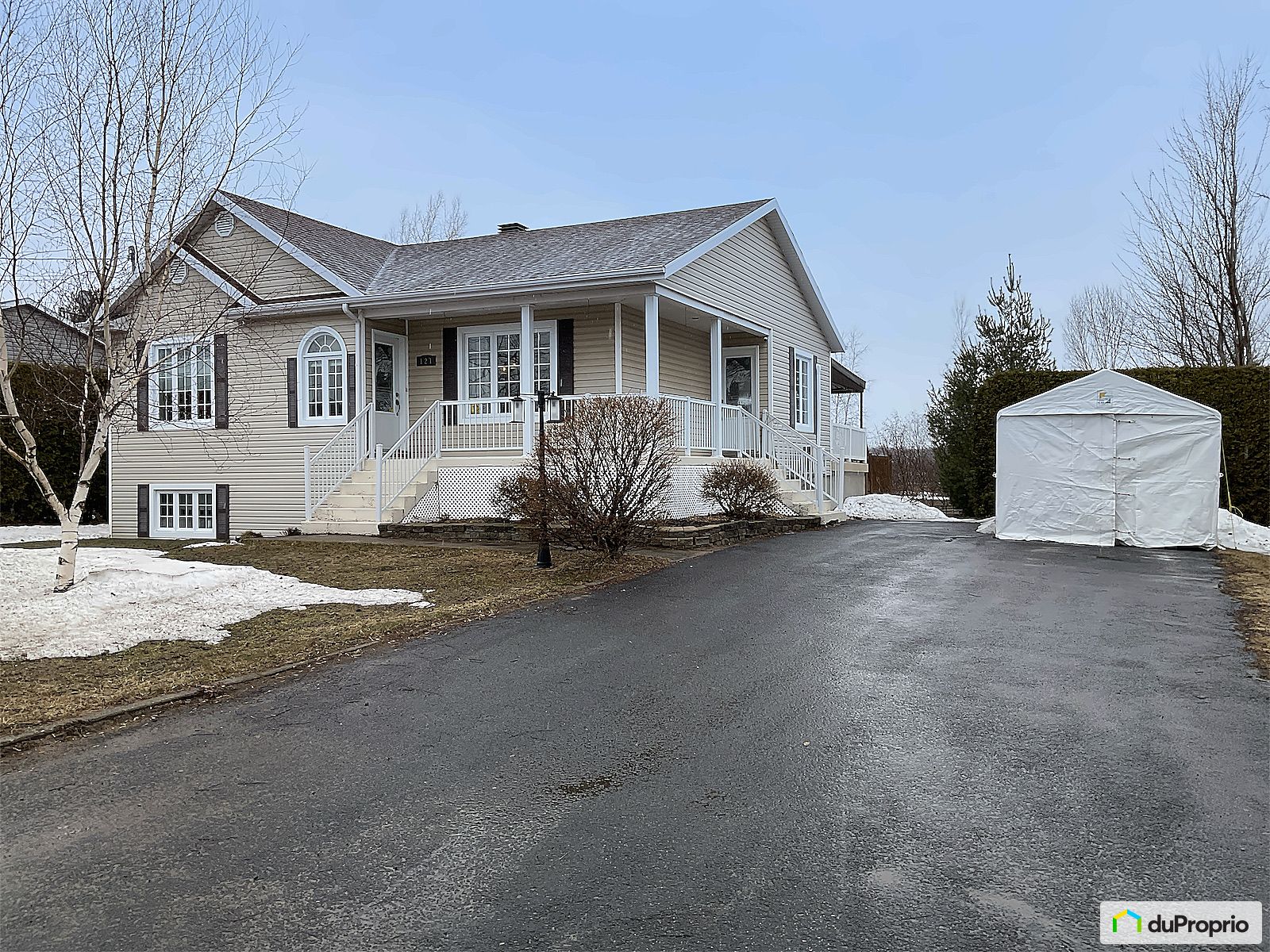 121 Rue Janelle — photo 1