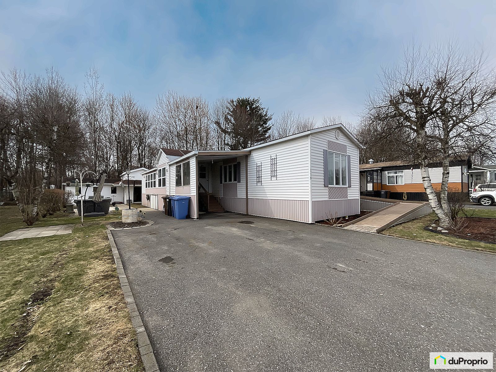 116 1633 Rue Principale — photo 3