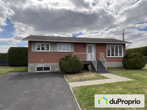 66 rue Longueuil, St-Basile-Le-Grand for sale