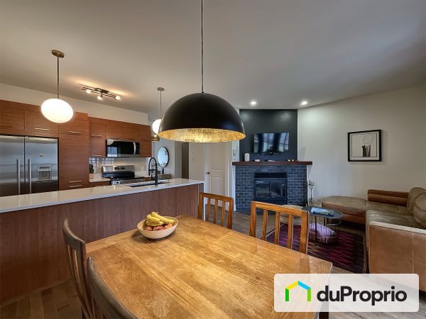 102-111, rue de Laviolette, Bromont à vendre