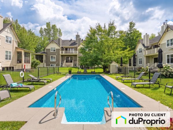 102-111, rue de Laviolette, Bromont à vendre