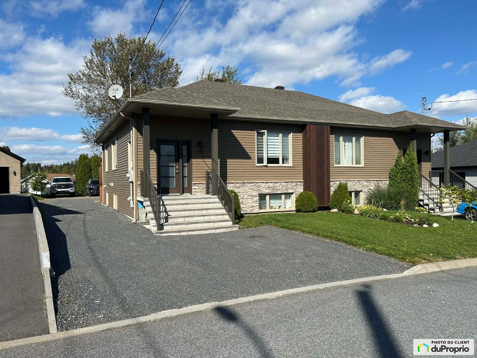 145 Avenue Jacques Cartier — photo 1