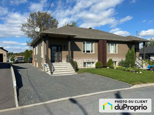 145, avenue Jacques-Cartier, Alma à vendre