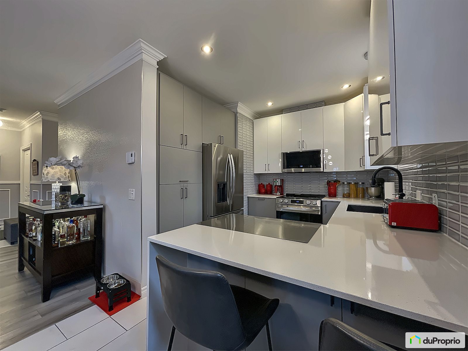 2 2401 Boulevard Lafontaine — photo 2