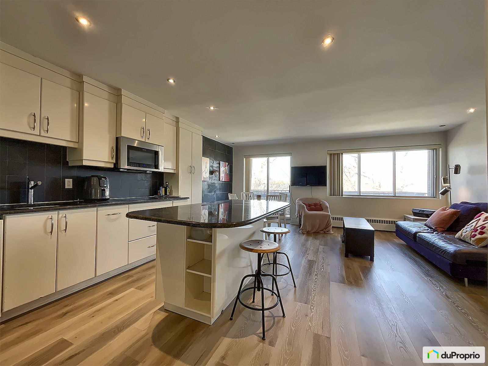 31 200 Avenue Willowdale — photo 2