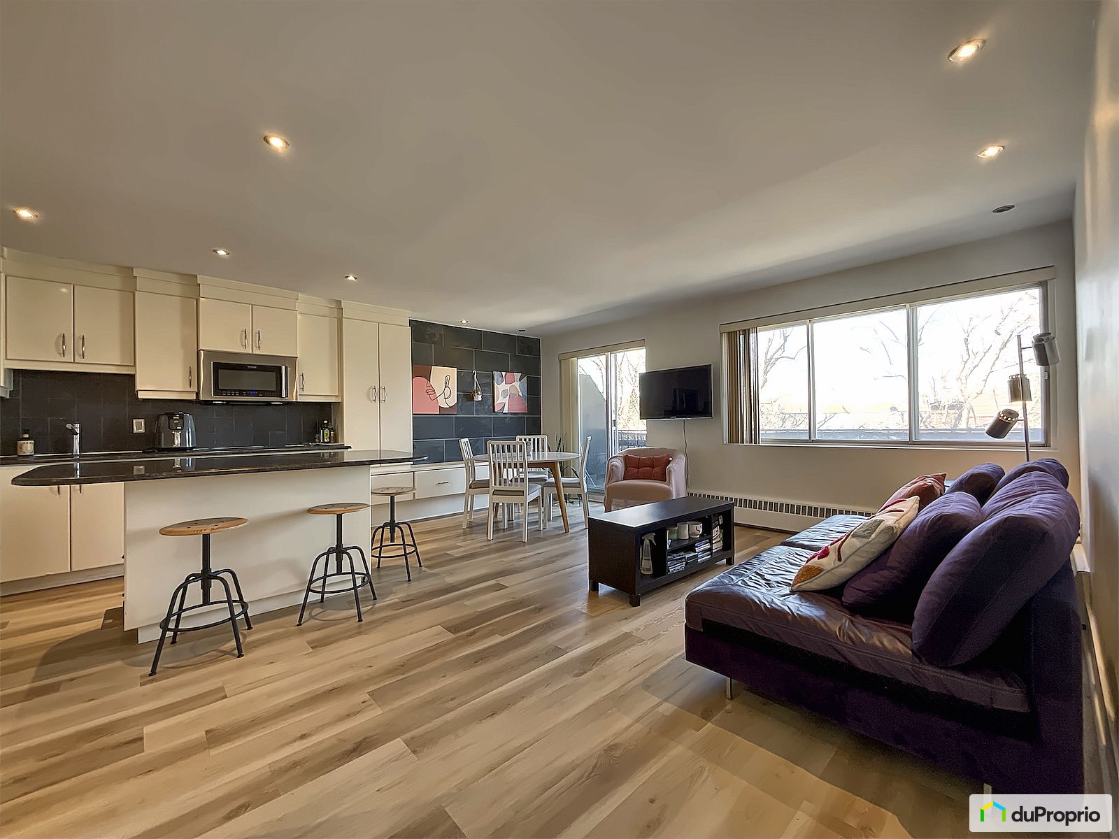 31 200 Avenue Willowdale — photo 1