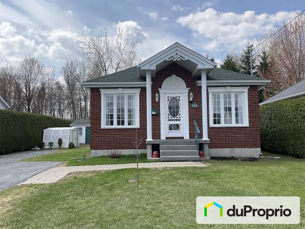 224 rue Bazinet, Les Côteaux for sale