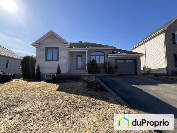 1056 rue de l'Eau-de-Rose, St-Jean-Chrysostome for sale