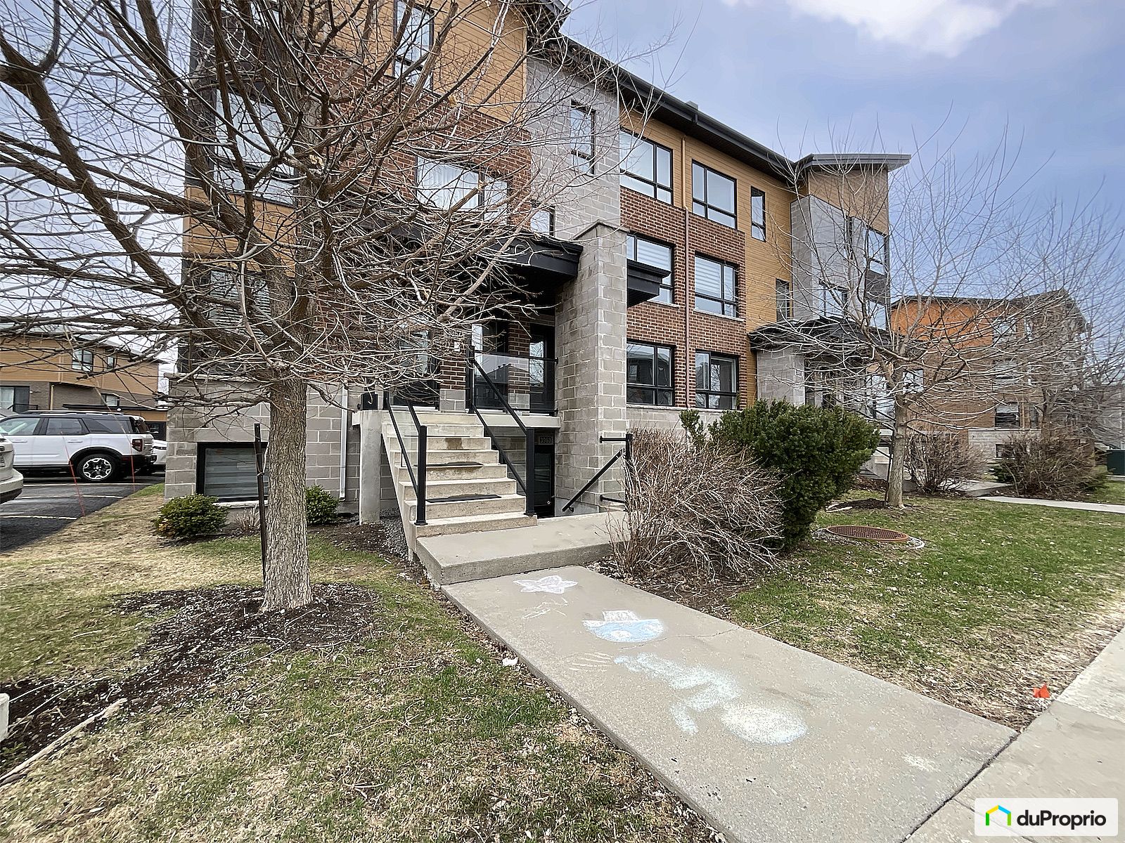 3961 Rue Bernard Hubert — photo 2