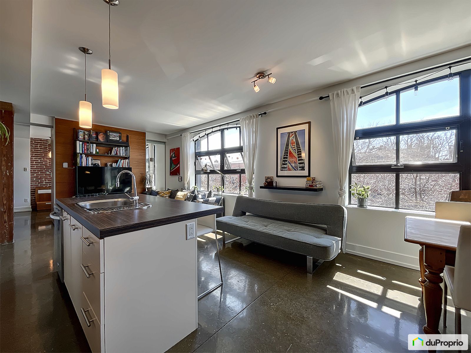 302 2037 Avenue Aird — photo 1