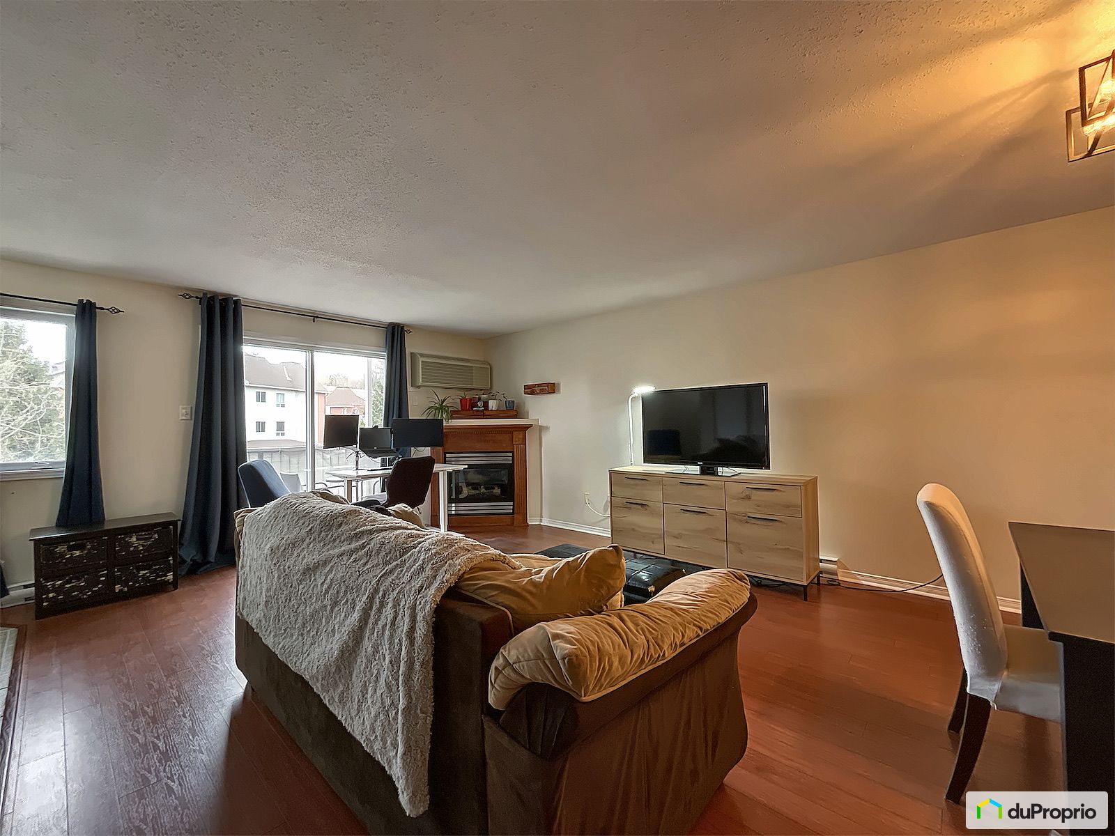 2 166 Boulevard Louise Campagn — photo 1