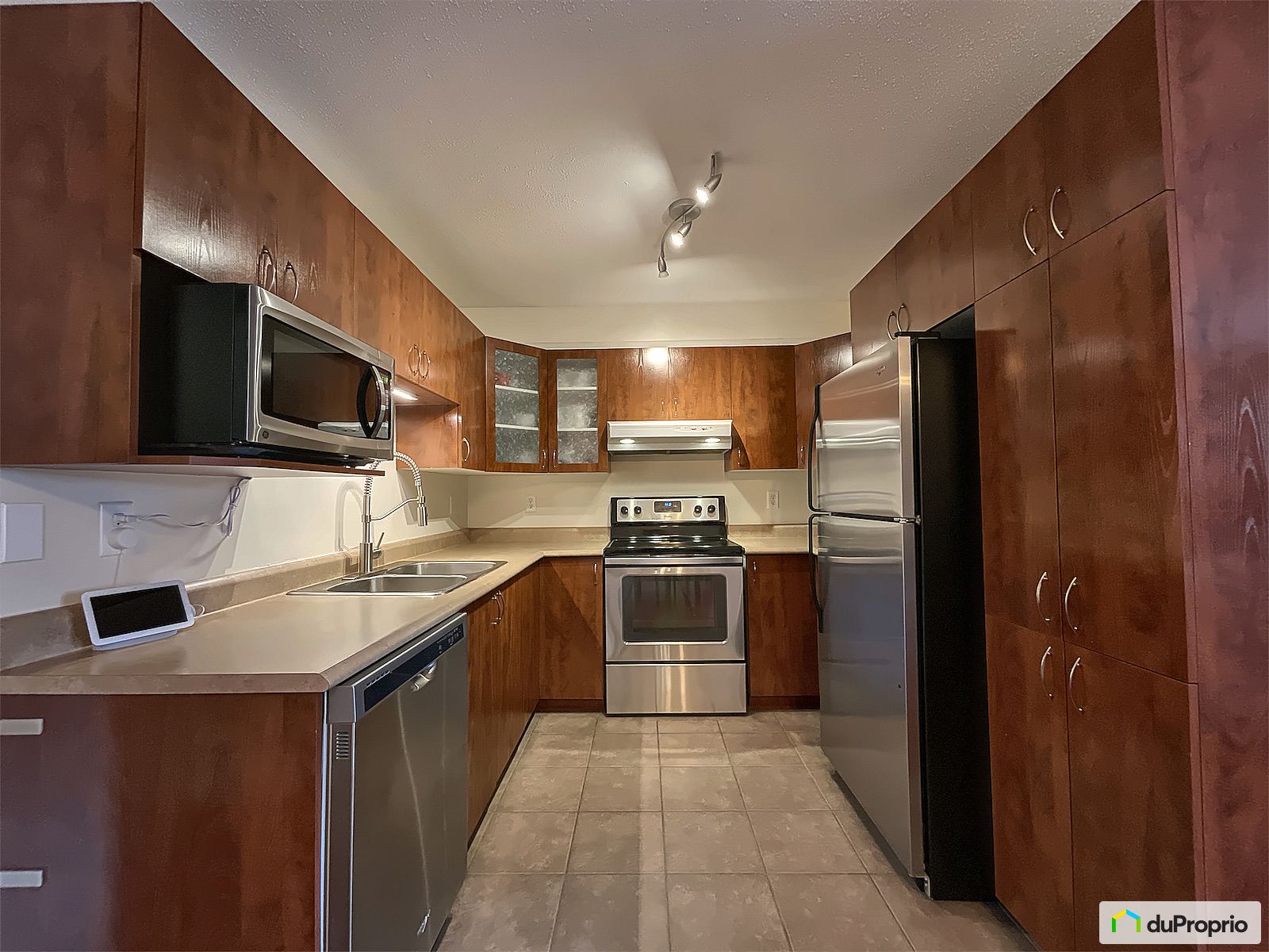 2 166 Boulevard Louise Campagn — photo 3