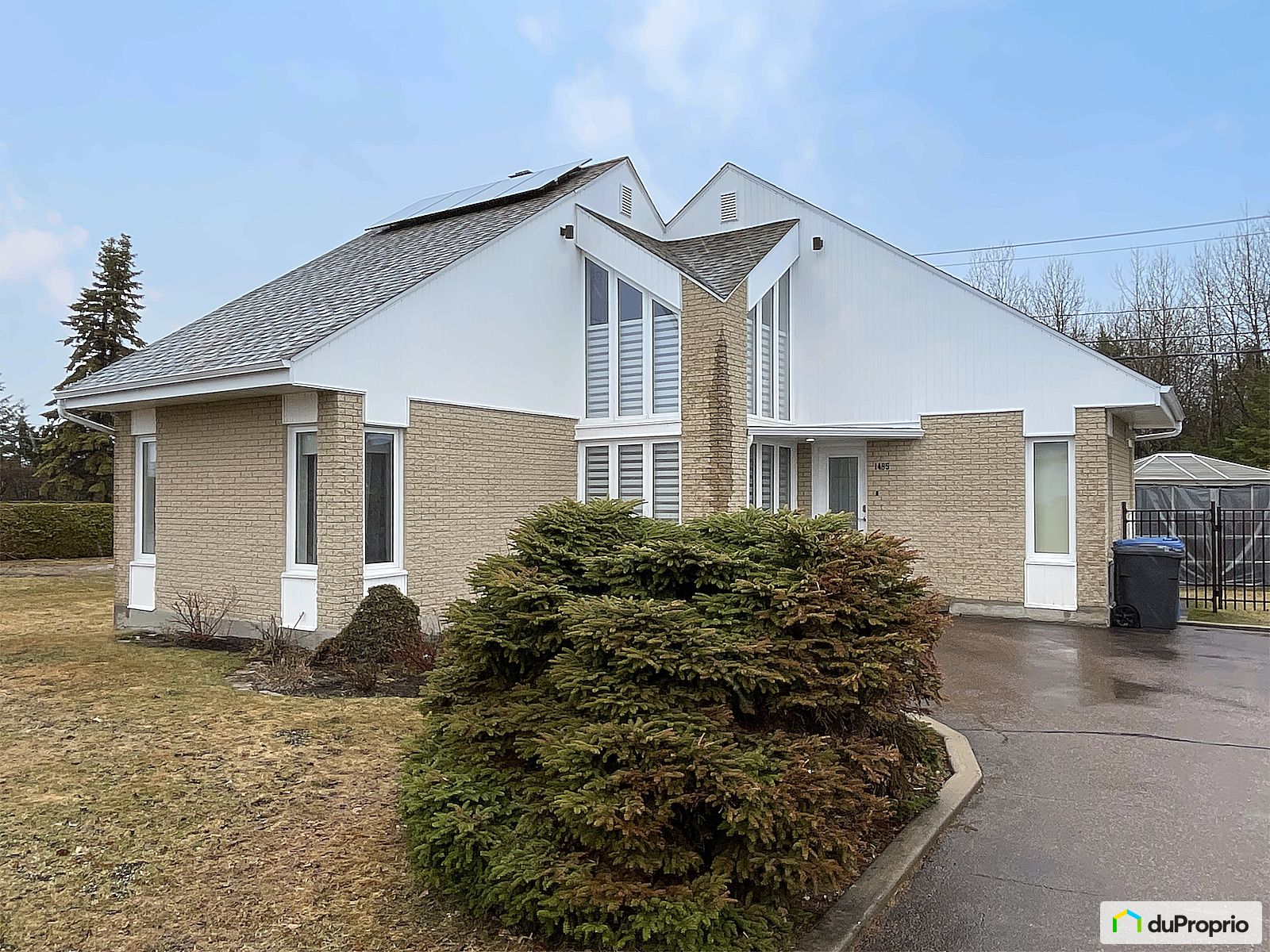 1485 Rue Des Sports — photo 1