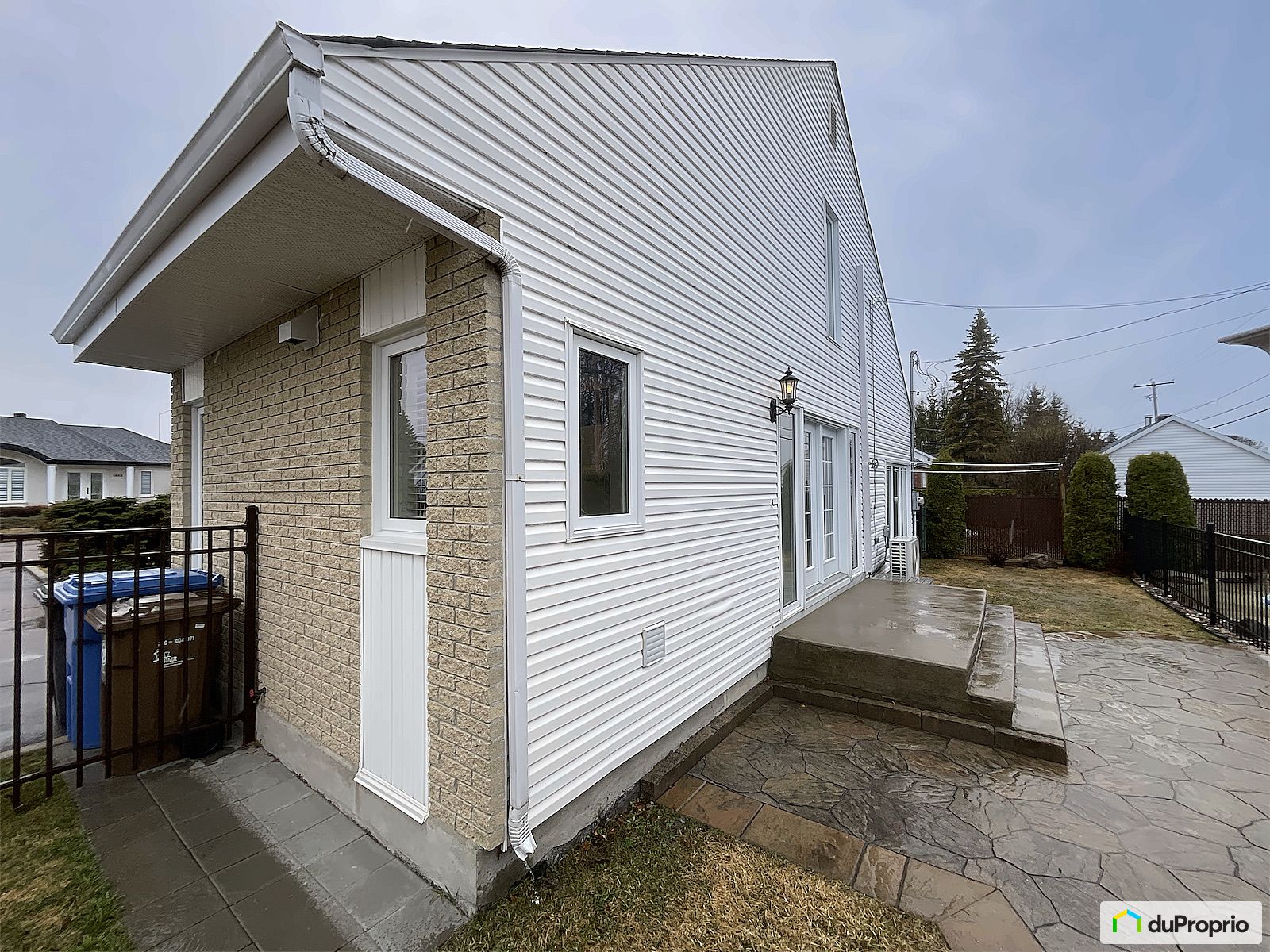 1485 Rue Des Sports — photo 3