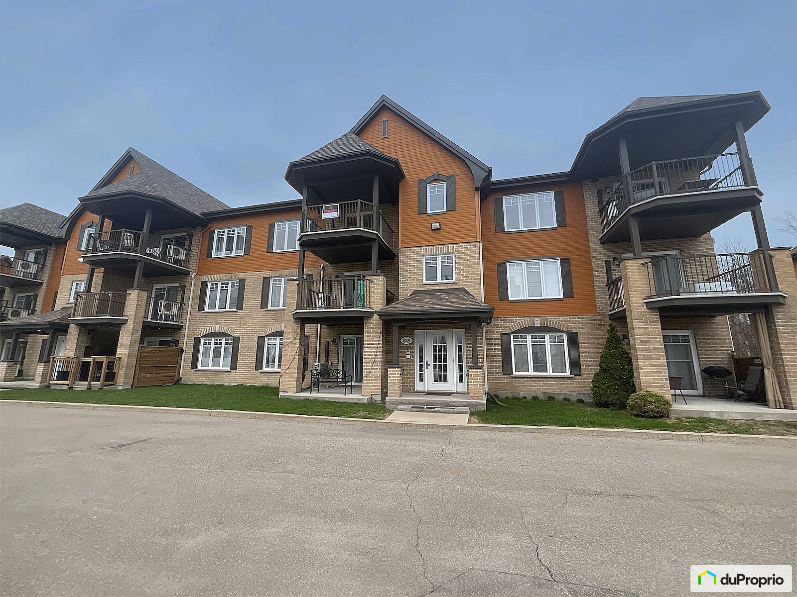 301 1009 Avenue Saint Charles — photo 1