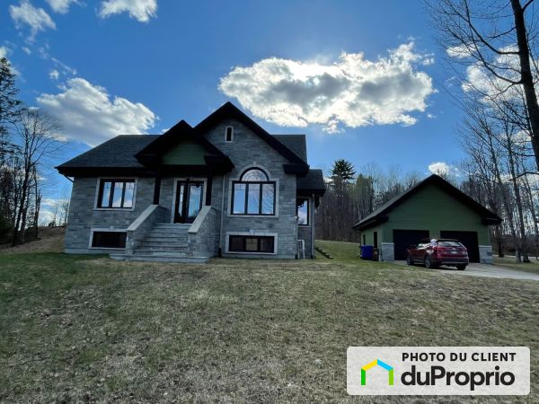 8 chemin Francis, La Pêche (Ste-Cecile-De-Masham) for sale