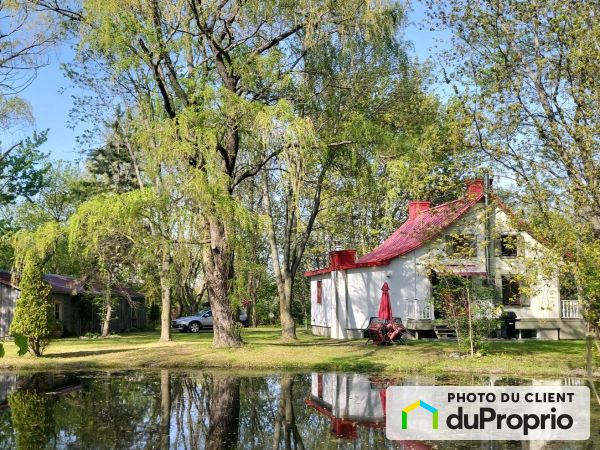 681, Grande-Allée, Mont-St-Hilaire à vendre