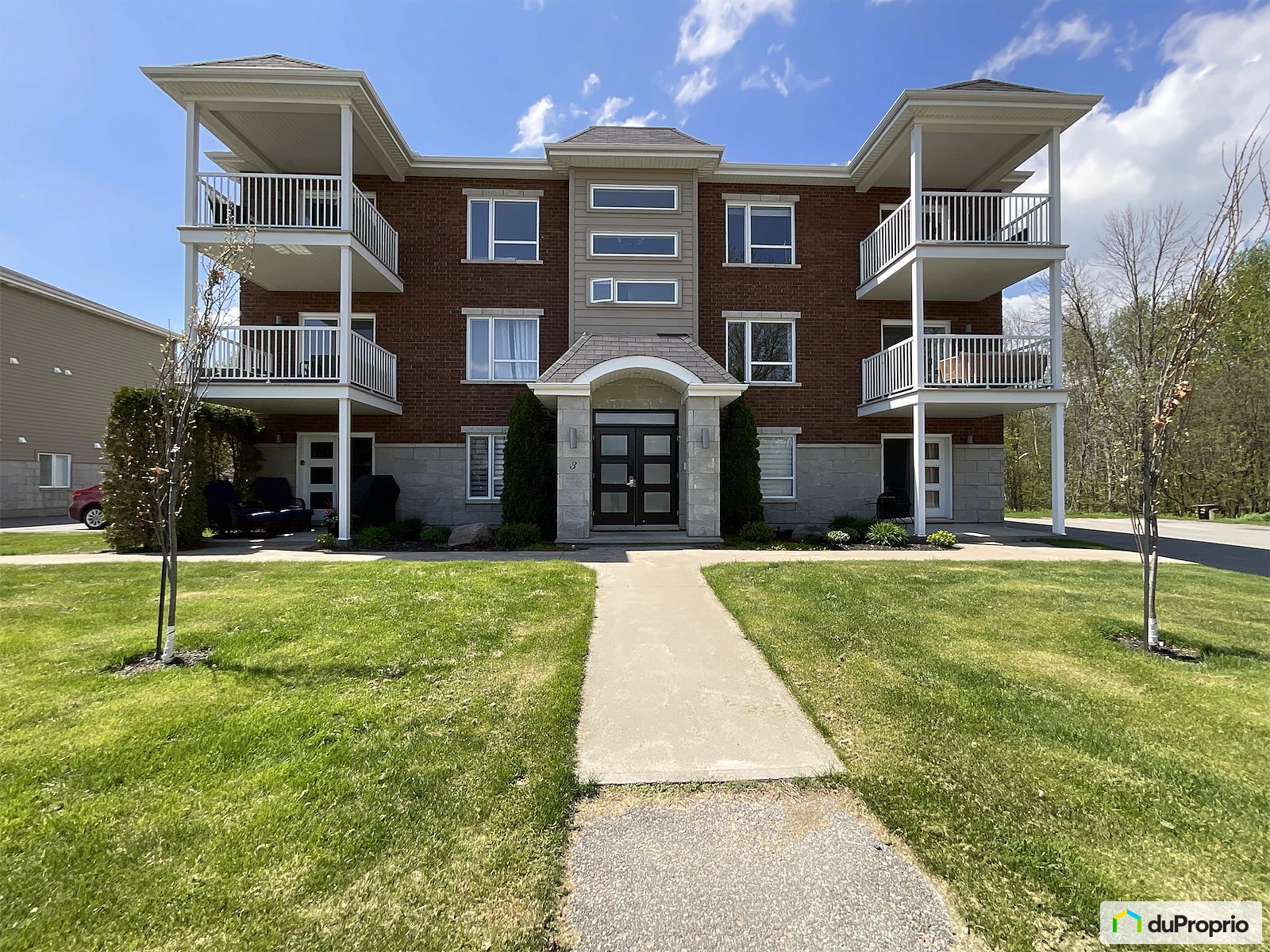 302 3 Avenue Godefroy — photo 1