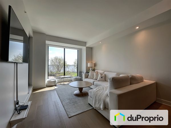 Apartment Living Room - 301-399 rue de la Rotonde, L'Ile Des Soeurs for sale
